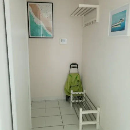 Vue Exceptionnelle T3, Clim, Piscine, Parking Prive 4grsud504 *