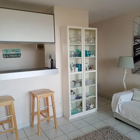 Vue Exceptionnelle T3, Clim, Piscine, Parking Prive 4grsud504 *